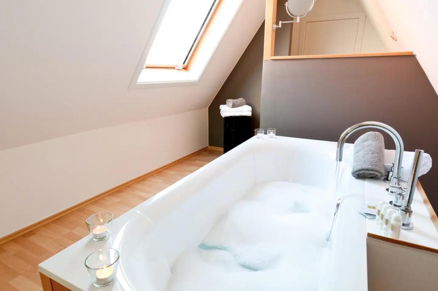 Brugse Charme Huis Met Tuin Aan Het Water 8P Bruges Exterior photo